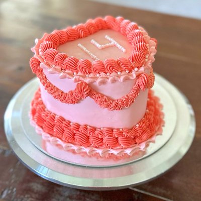 6” Vintage Heart Cake (serves 8-12)