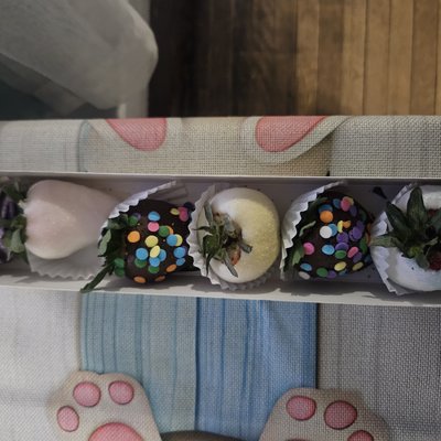6 Easter Dipped Strawberries 