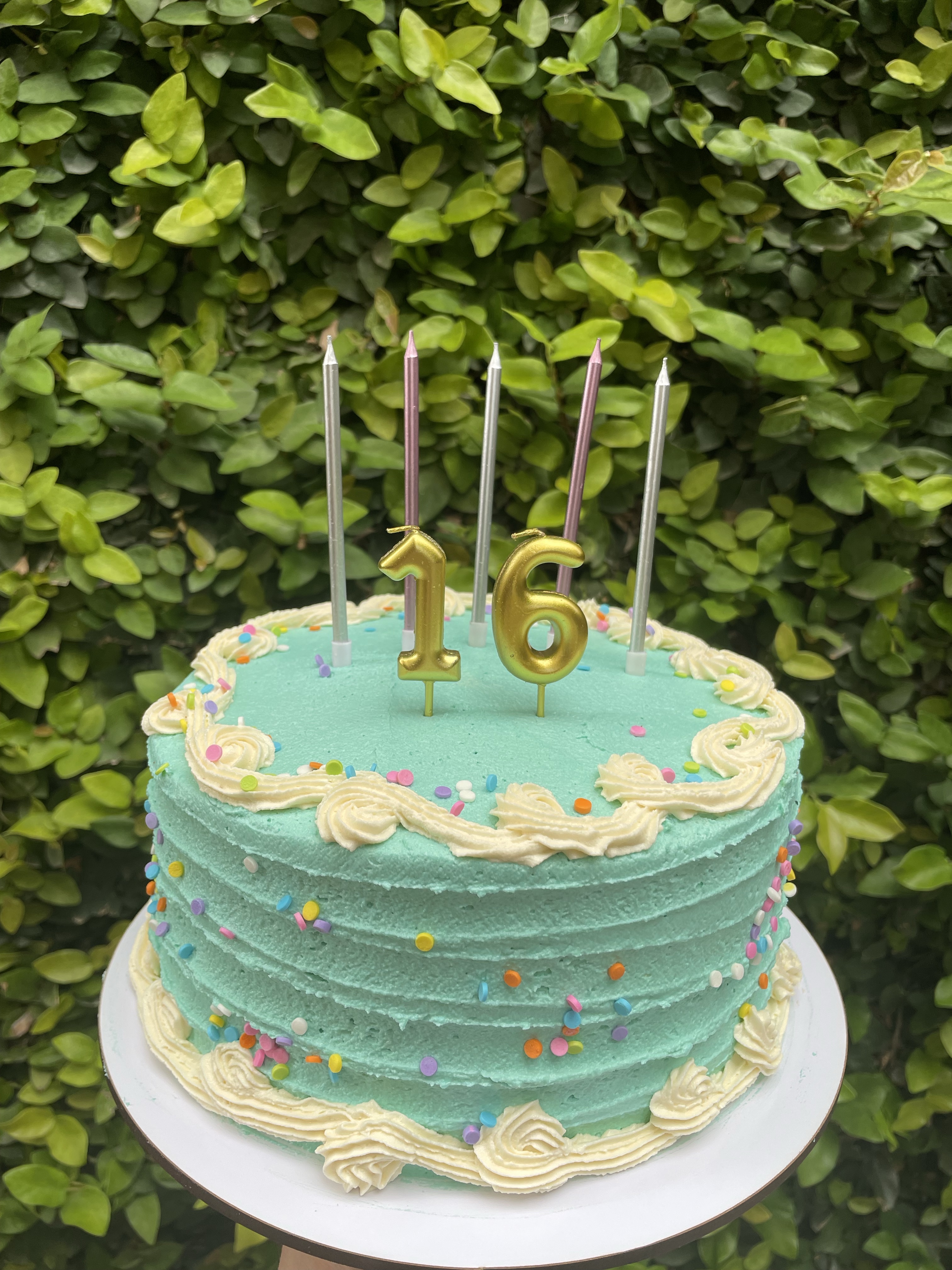 Grande Cake (8 inch 2 layer) Serves 15-20