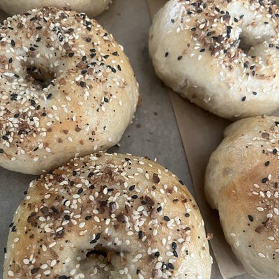 Italian Garlic Sourdough Bagels (6)
