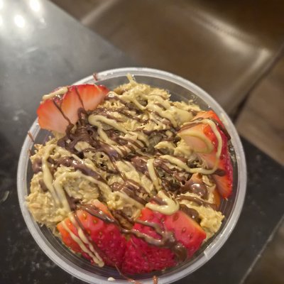 Strawberry Dubai 16oz