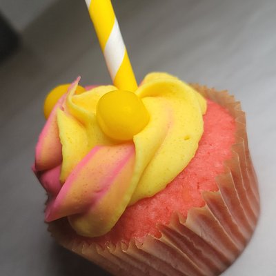 Strawberry Lemonade Cupcake