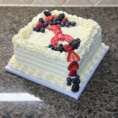 Bayou Berry Chantilly Cake