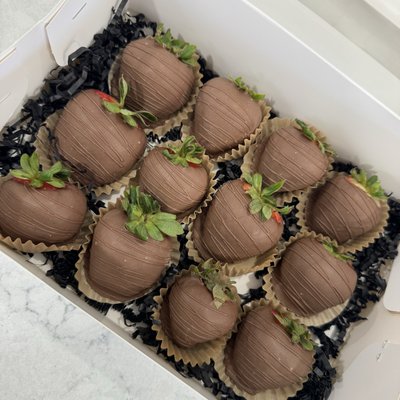 1 Dozen Classic Chocolate Covered Strawberries 