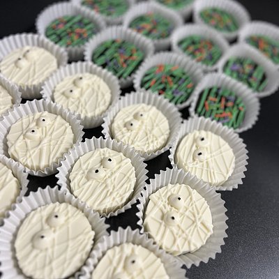 Chocolate Dipped Oreos (Seasonal & Custom Designs)