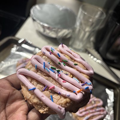 Frosted Animal Cracker Cookie 🍪 