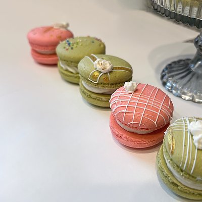 Chocolate Touches (6 Macarons)
