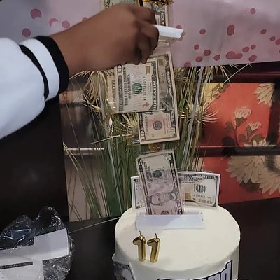 8" Money Pull Cake 