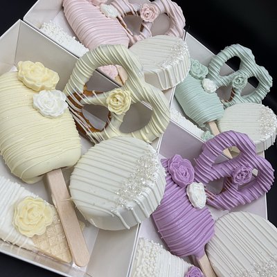 The Noir Party Favor Box (4 Treats)
