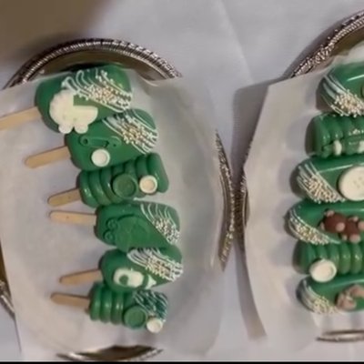 Custom Cakecicles 