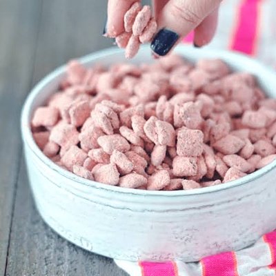 Strawberry Cheesecake Puppy Chow