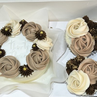 4” Mini Cake + 2 Cupcakes