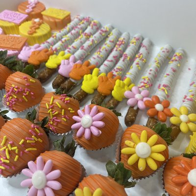 Dozen Of Decorative Strawberries 