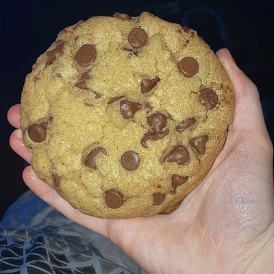 Jumbo Brown Butter Chocolate Chip Cookies 🍪 