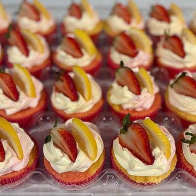 Strawberry Lemonade Cupcakes 