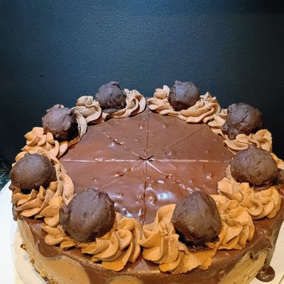 Ferrero Rocher cheesecake