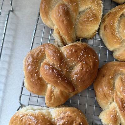 Soft Pretzels (8 PC)