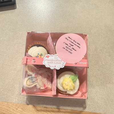 Sample Box Your Choice Of 2 Cookie Flavors & 2 Cake Flavors Each 1oz