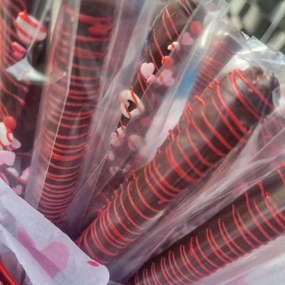 Chocolate Dipped Pretzels 