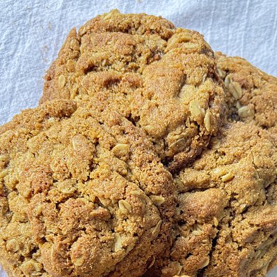 Classic Bakery-Style Oatmeal Cookies