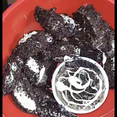 Oreo Crumble Apple w/cheesecake Sauce 