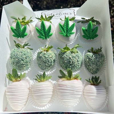 Add On: Strawberry Crunch Or Imitation Weed (Dipped 🍓 Only)