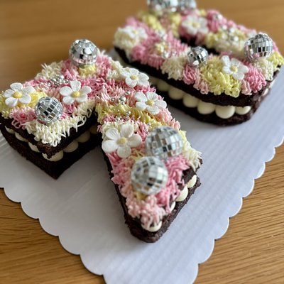 2 Small Double Tiered Cookie Cakes (20 Servings)