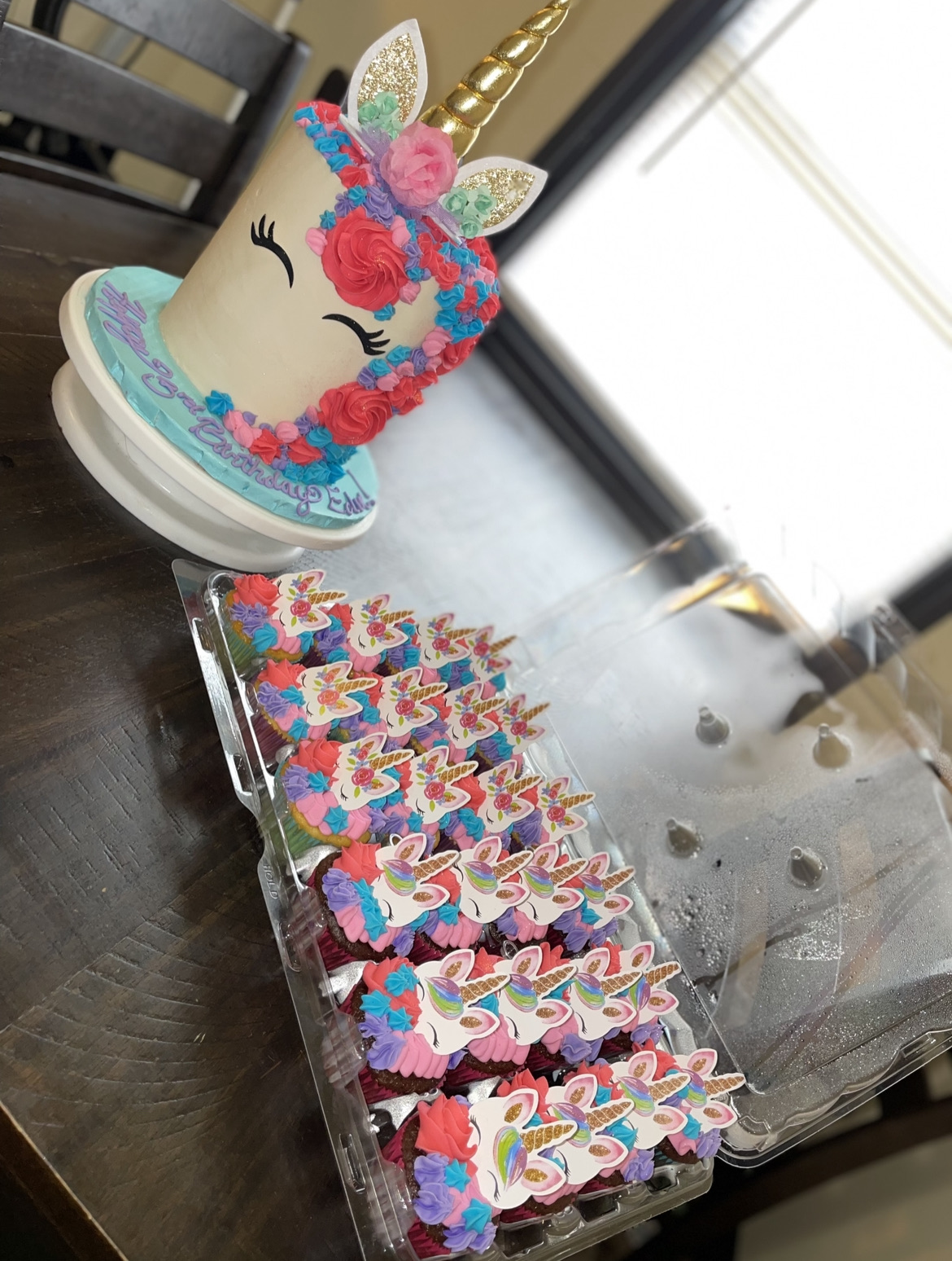 6 Inch Cake With Free Dozen Cupcakes Sale