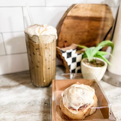 Cinnamon Rolls (4-pack)