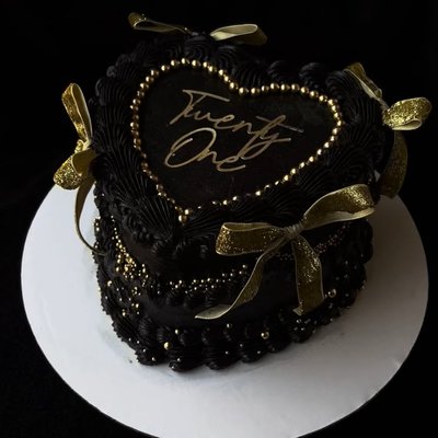 8” Heart Cake (Regular)