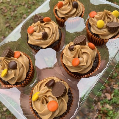 Reese’s Pieces Cupcakes 