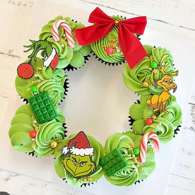 Grinch Cupcake Wreath