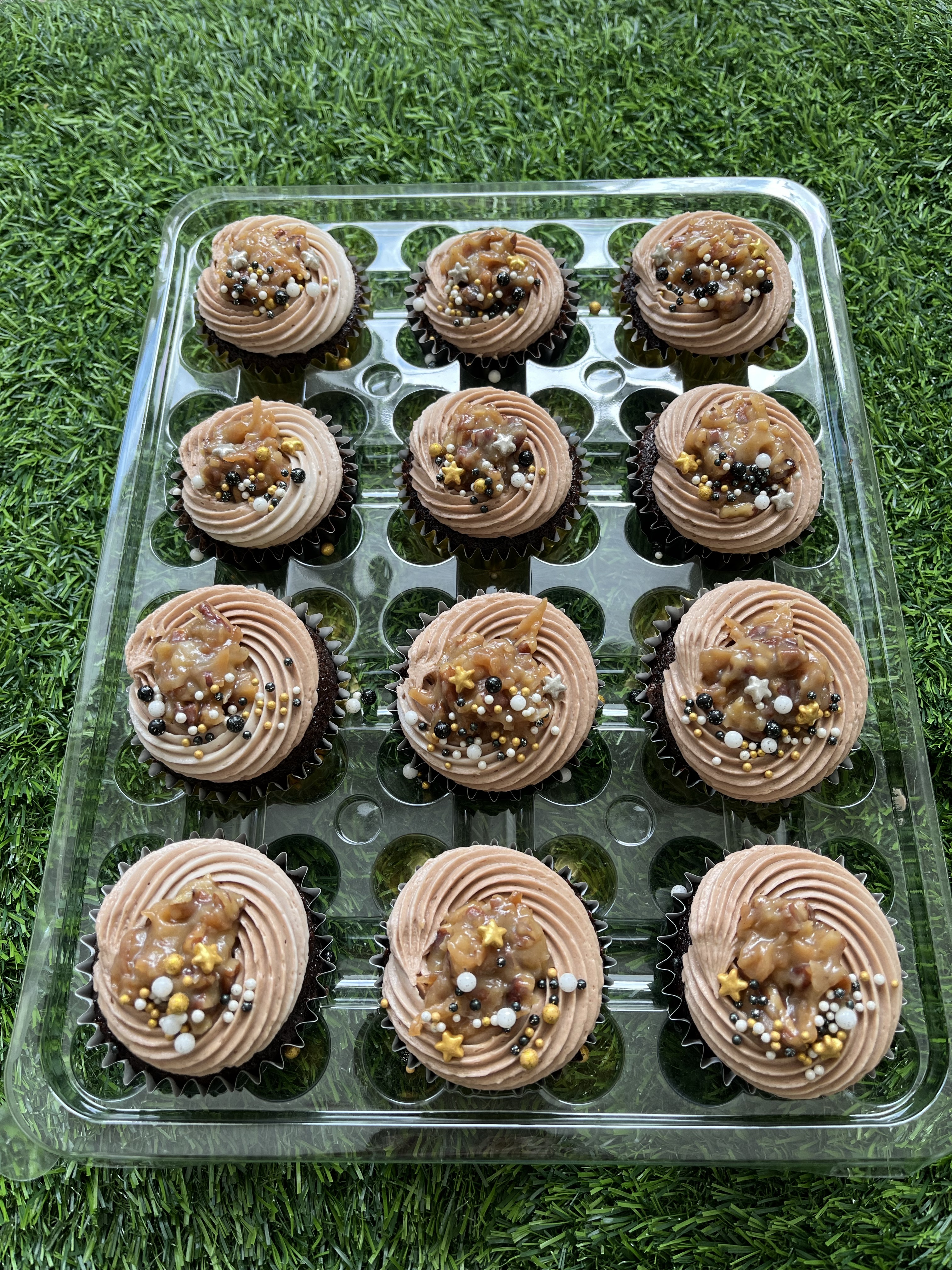 Full Dozen Cupcakes (Regular size)