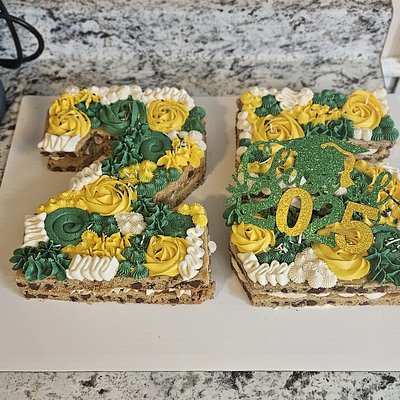 10x7" Double Character (Serves 12-20)