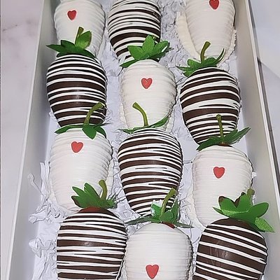 I DOZEN LOVE
BERRIES 