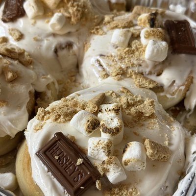 FRIDAY PICKUP S’mores Cinnamon Rolls (4 Pack)