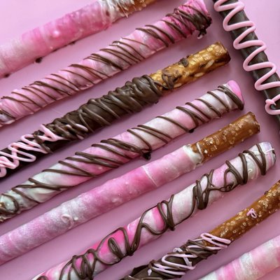 Chocolate Covered Pretzels (1/2 Dozen) 