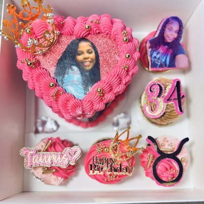 Basic Bento Box 4 Or 5 Inch Cake with 5 Cupcakes One Flavor 