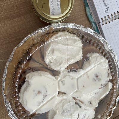6 Cinnamon Rolls