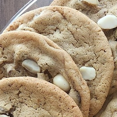 Chocolate Chip w/ Macadamia Nuts 1/2 Dozen