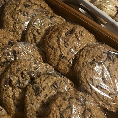 9 Ct Jumbo Oatmeal Raisin Cookies