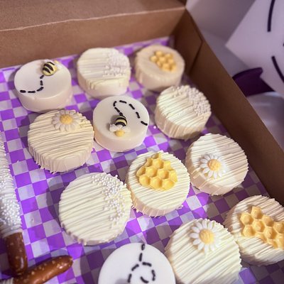 Cake puck/ Cake sickles 