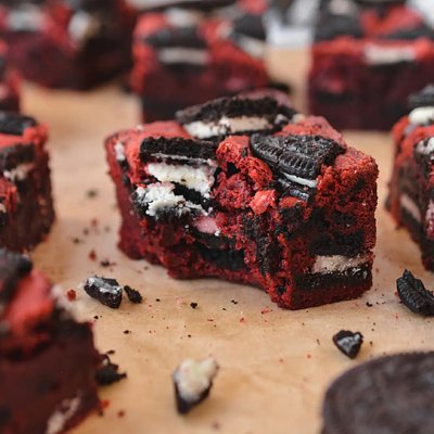 Red Velvet Oreo Brownies 