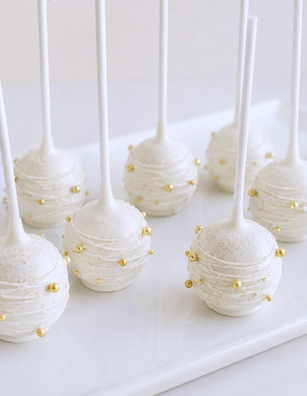 White /gold Cake Pops 