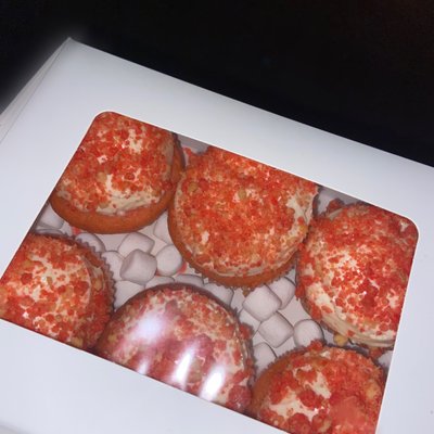 Strawberry Crunch Cupcakes (6 Pack)🧁 