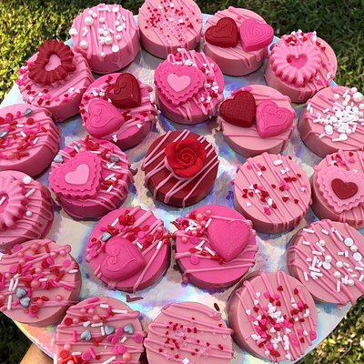 Valentine’s Day Dipped Oreos