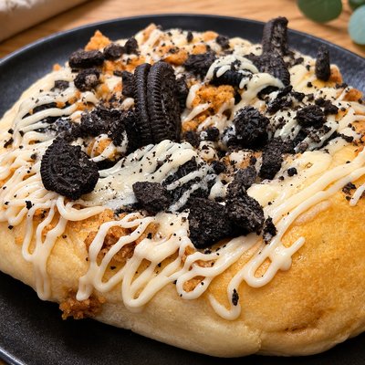 Sourdough Crumble Bun 