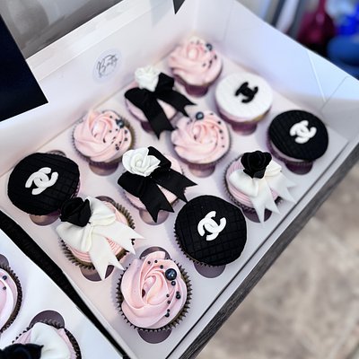 Dozen cupcakes 