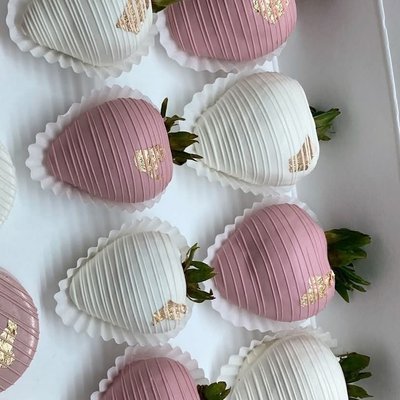 12  Chocolate Dipped Strawberries