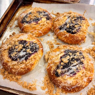 Triple Berry Crumble Buns